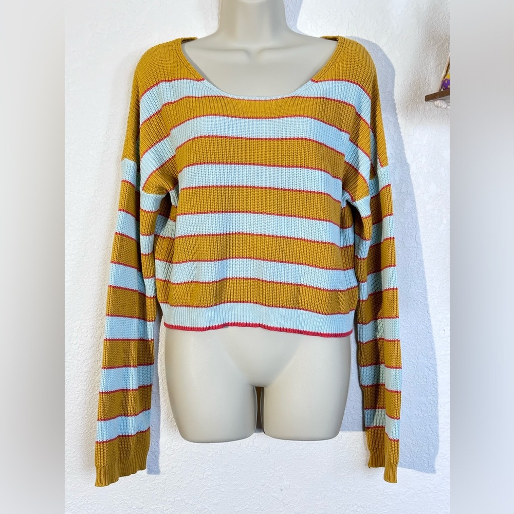 Le Lis Cropped Sweater by Urban Outfitters